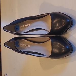 Women's Nine West Black Leather Stilletos.